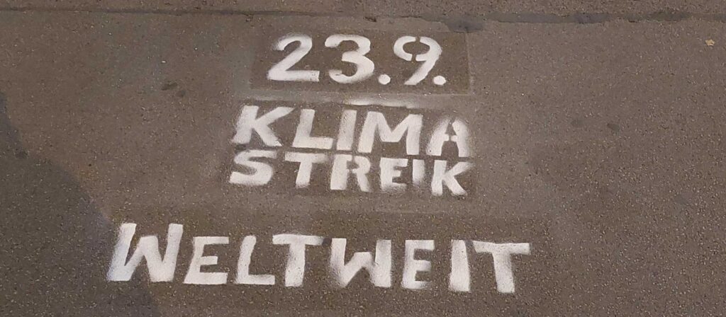 Kreidebild mit dem Text "23.9. Klimastreik Weltweit"