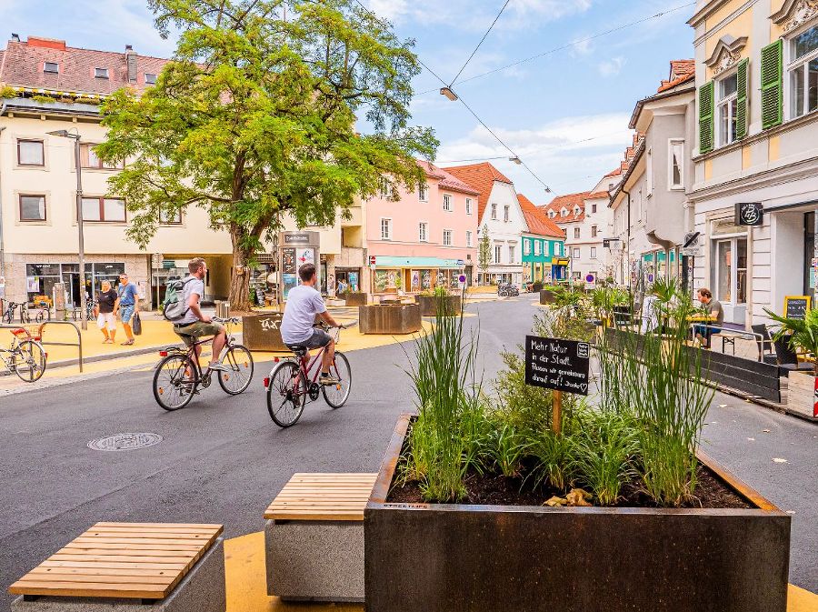 Lenplatz Graz mit Radlern